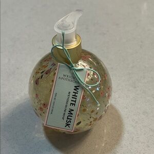 NWT White Musk Scented Hand Soap - Gold